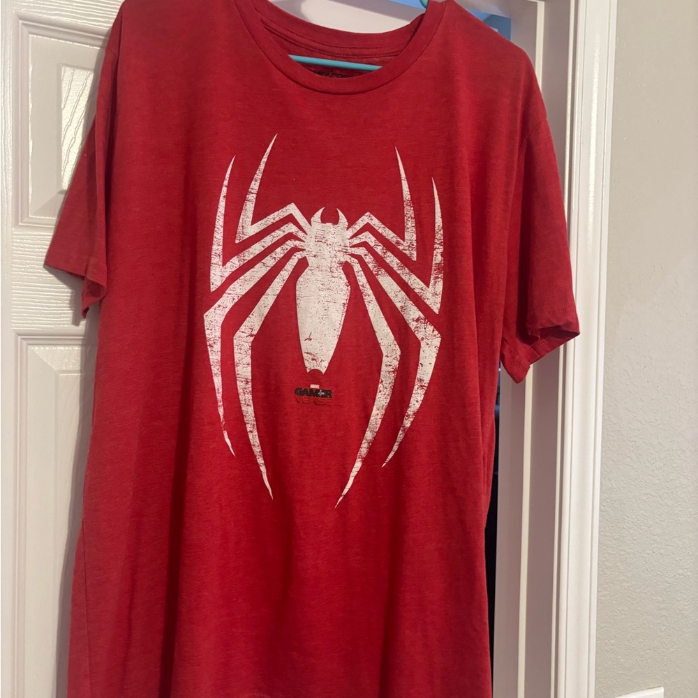 Kohl's Red Short Sleeve Spider Graphic Tee